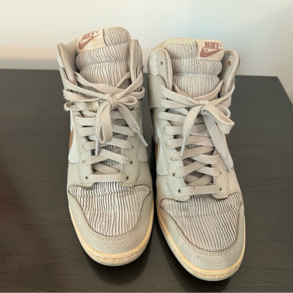 NIKE Women's Dunk Sky Hi Light Bone-Sail-Metallic Red Bronze US 9 528899-013 - Picture 3 of 4